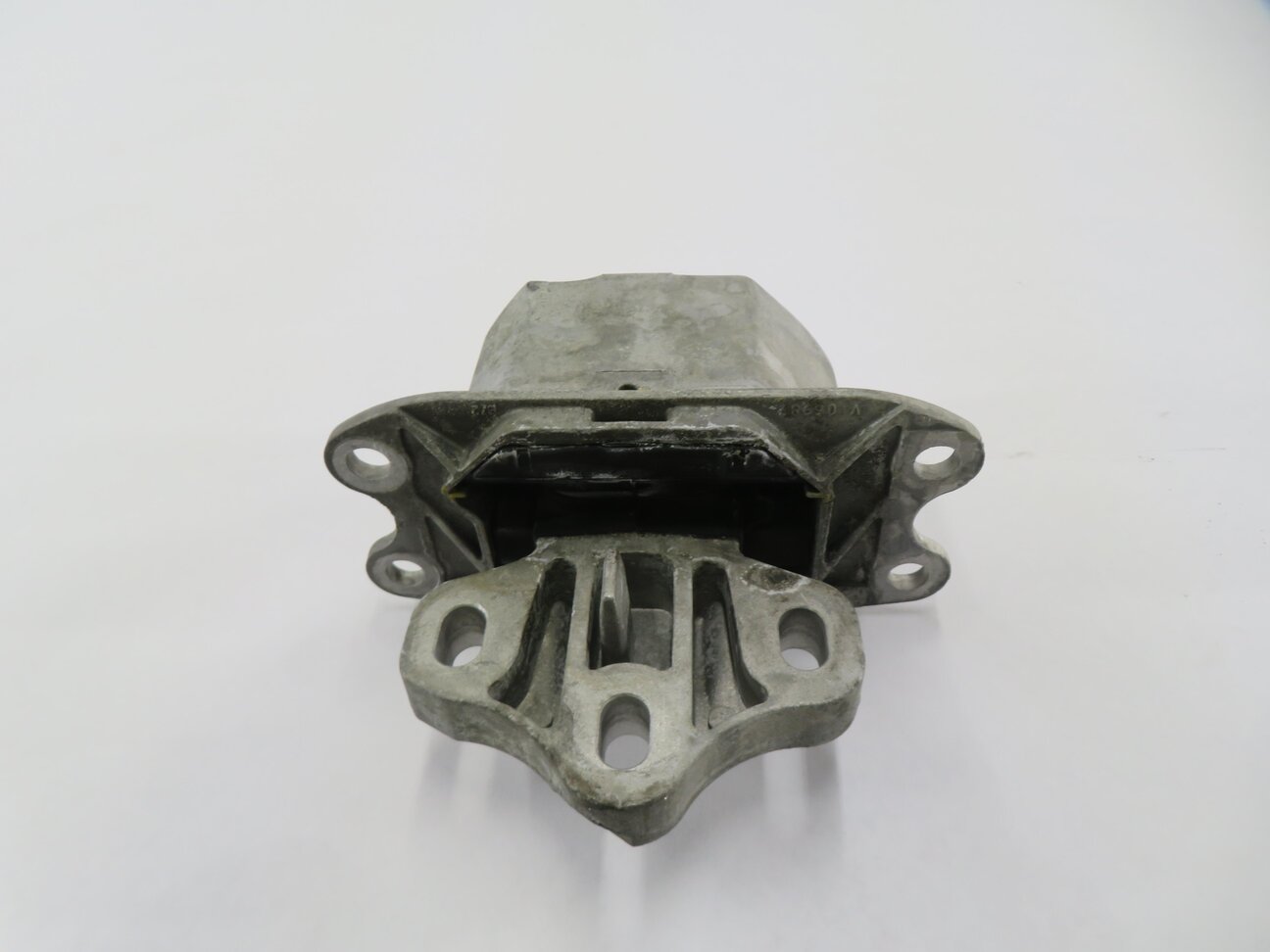Thumbnail 3: 2017 BMW X1 (F48) 2.0L B46 TURBO ENGINE - TRANSMISSION MOTOR MOUNT BRACKET