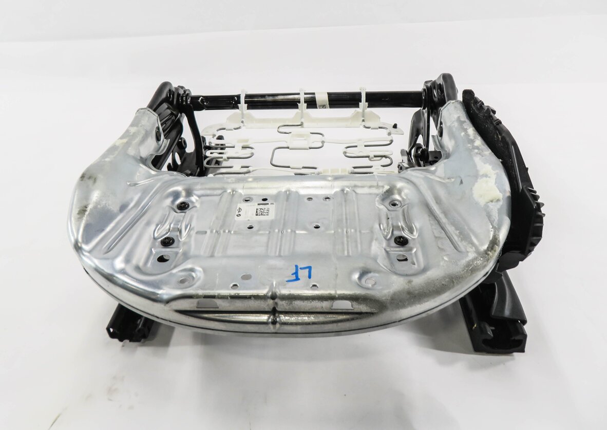 Thumbnail 3: 2016-2019 BMW X1 (F48) LEFT FRONT DRIVER SEAT TRACK w/ MOTORS (NON SPORT)