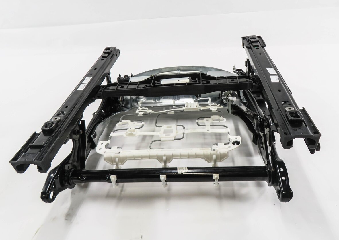Thumbnail 4: 2016-2019 BMW X1 (F48) LEFT FRONT DRIVER SEAT TRACK w/ MOTORS (NON SPORT)