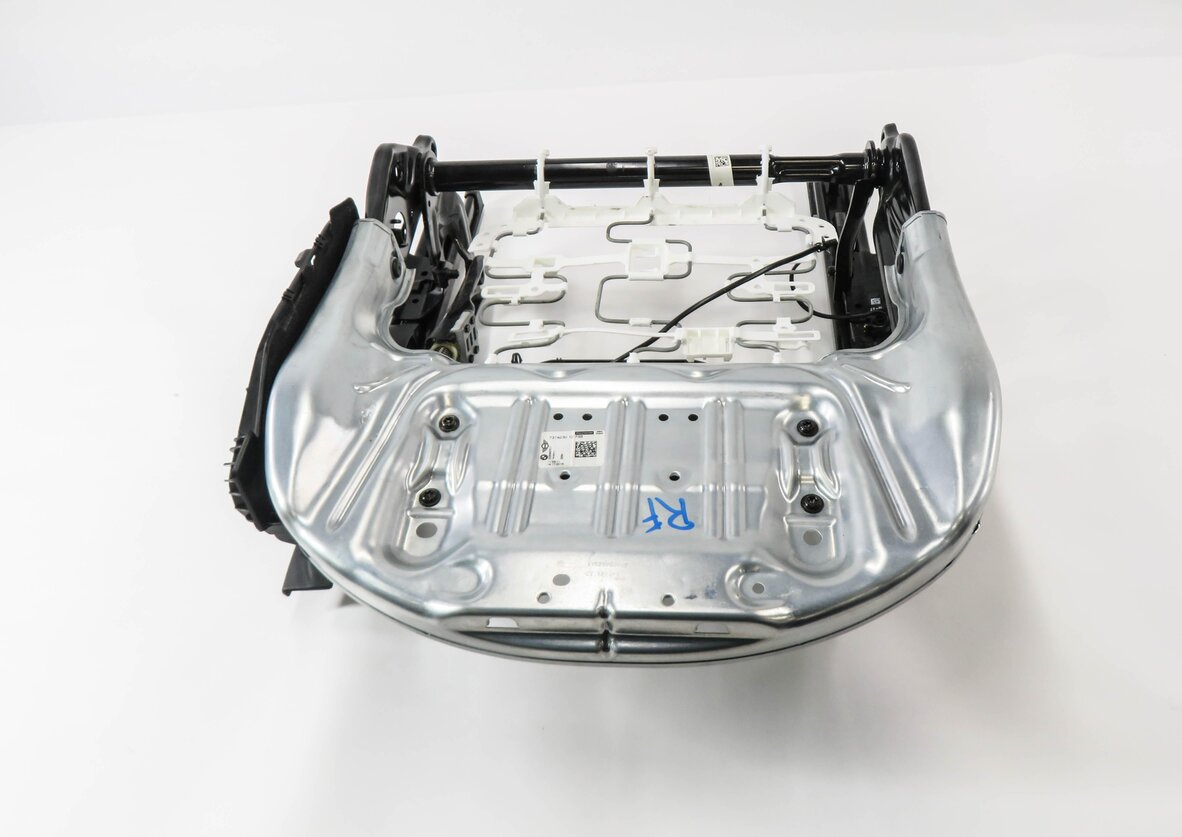 Thumbnail 3: 2016-2019 BMW X1 (F48) RIGHT FRONT PASSENGER SEAT TRACK w/ MOTORS (NON SPORT)