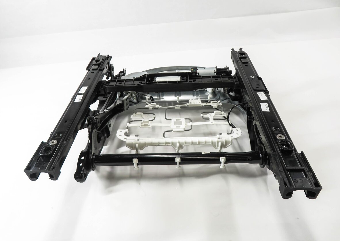 Thumbnail 4: 2016-2019 BMW X1 (F48) RIGHT FRONT PASSENGER SEAT TRACK w/ MOTORS (NON SPORT)