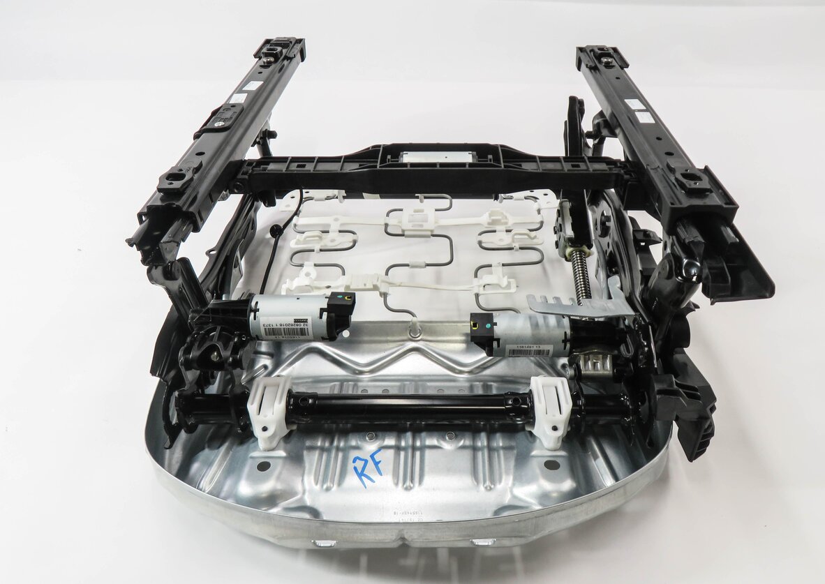 Thumbnail 5: 2016-2019 BMW X1 (F48) RIGHT FRONT PASSENGER SEAT TRACK w/ MOTORS (NON SPORT)