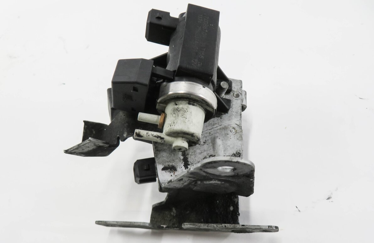 Thumbnail 4: 2012 BMW X5 (E70) 4.4L N63 TWIN TURBO ENGINE - TURBOCHARGER PRESSURE CONVERTER