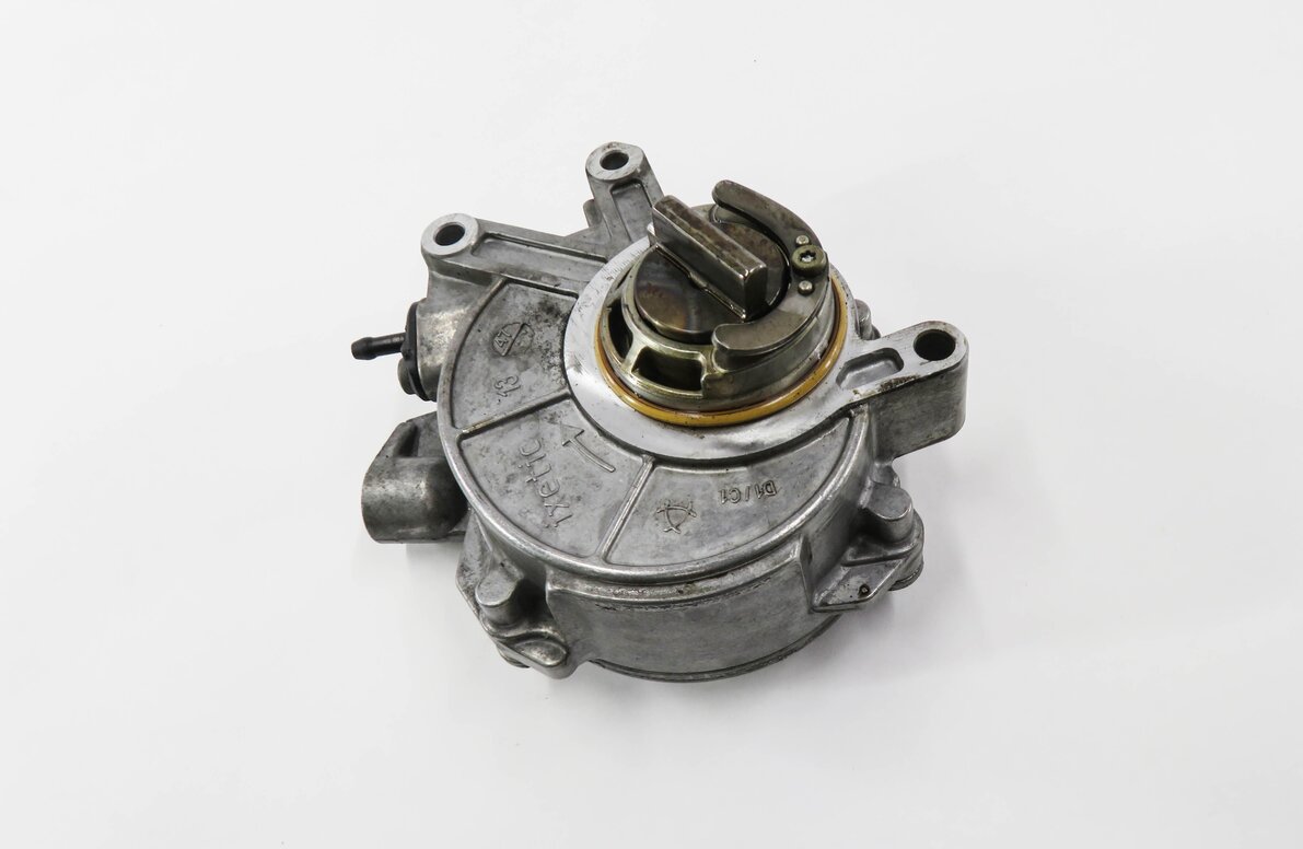 Thumbnail 3: 2010-2017 BMW 550i 650i 750i M5 M6 X5 X6 - 4.4L V8 TWIN TURBO BRAKE VACUUM PUMP