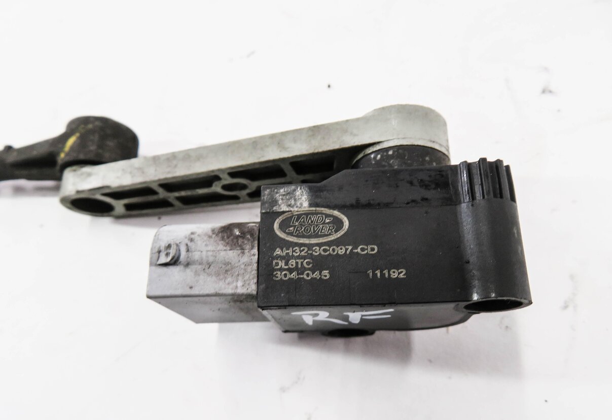 Thumbnail 4: 2012 RANGE ROVER SPORT (L320) RIGHT FRONT SUSPENSION HEIGHT LEVEL SENSOR