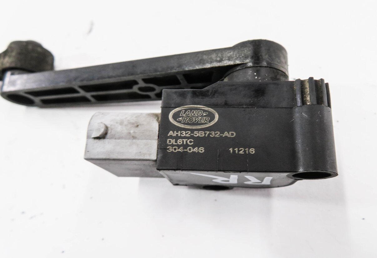 Thumbnail 4: 2012 RANGE ROVER SPORT (L320) RIGHT REAR SUSPENSION HEIGHT LEVEL SENSOR