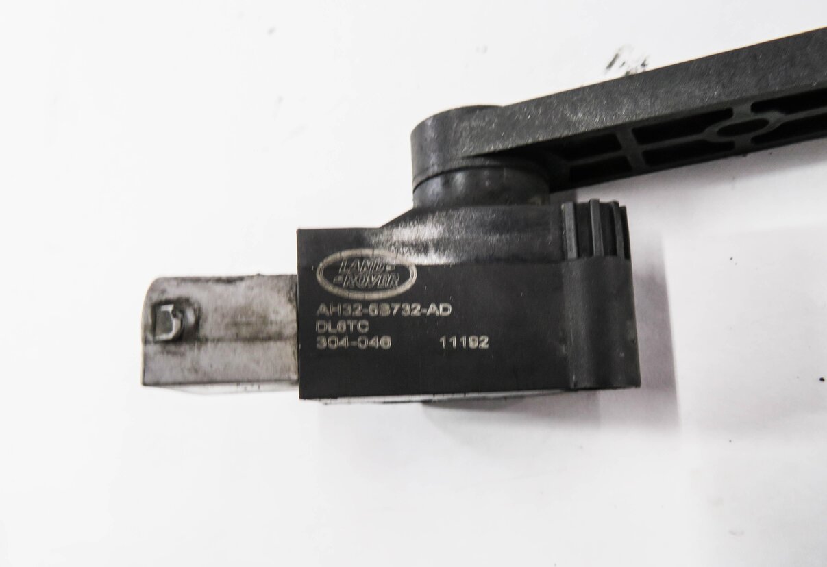 Thumbnail 4: 2012 RANGE ROVER SPORT (L320) LEFT DRIVER REAR SUSPENSION HEIGHT LEVEL SENSOR