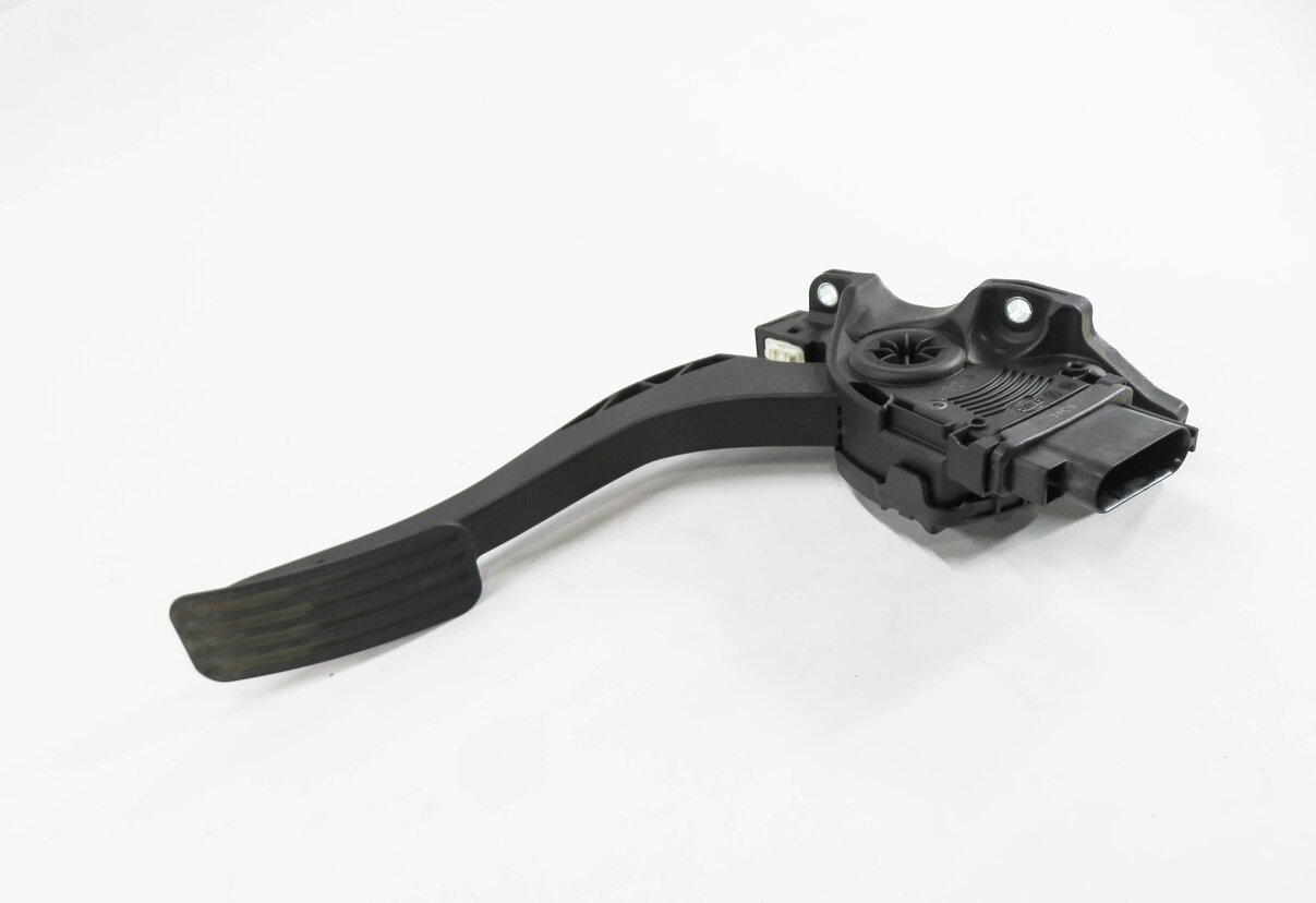 Thumbnail 1: 2012 RANGE ROVER SPORT (L320) GAS PEDAL