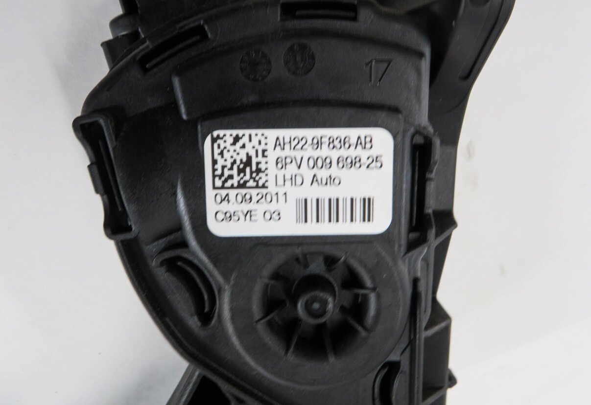 Thumbnail 6: 2012 RANGE ROVER SPORT (L320) GAS PEDAL