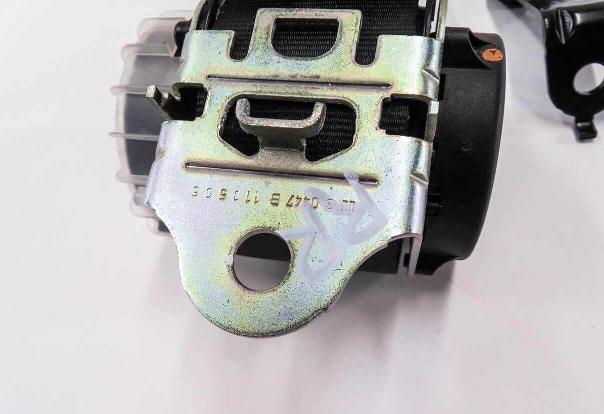 Thumbnail 4: 2012 RANGE ROVER SPORT (L320) REAR 2nd ROW SEAT RIGHT SEATBELT RETRACTOR (BLACK)