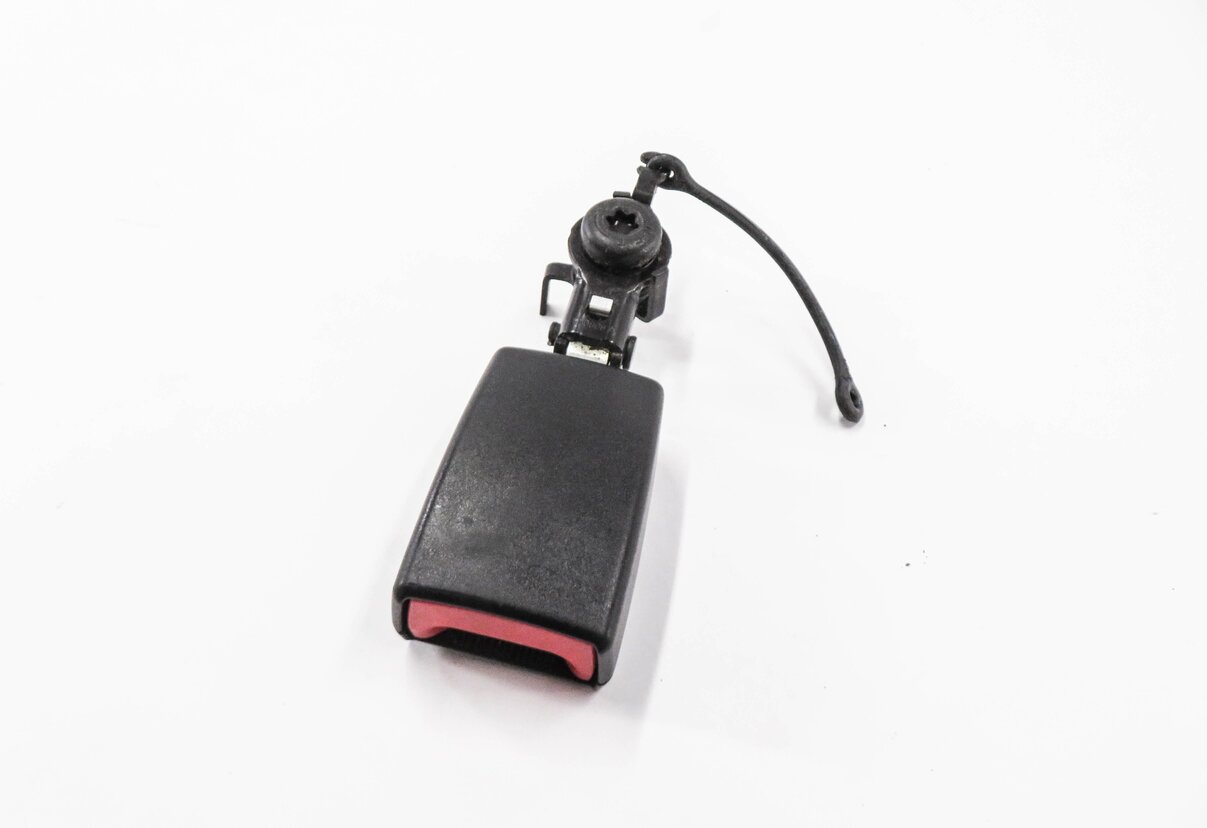 2012 RANGE ROVER SPORT (L320) REAR 2nd ROW SEAT CENTER SEATBELT BUCKLE RECIVER