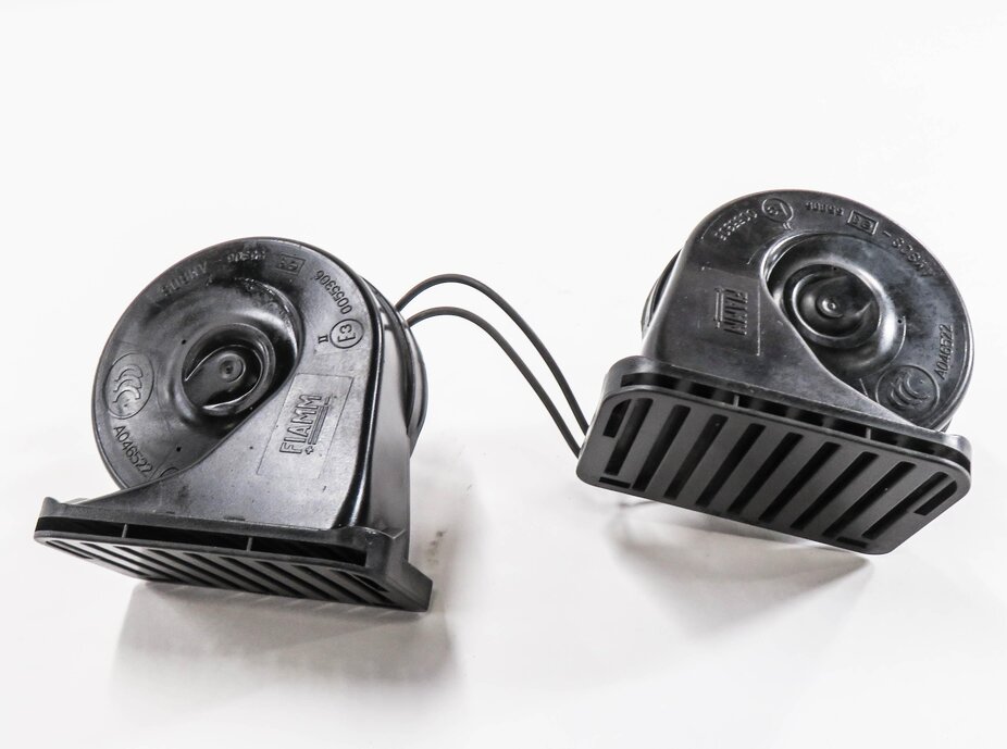 Thumbnail 2: 2010-2016 LR4 RANGE ROVER SPORT (L320) HIGH & LOW TONE SAFETY HORN SET