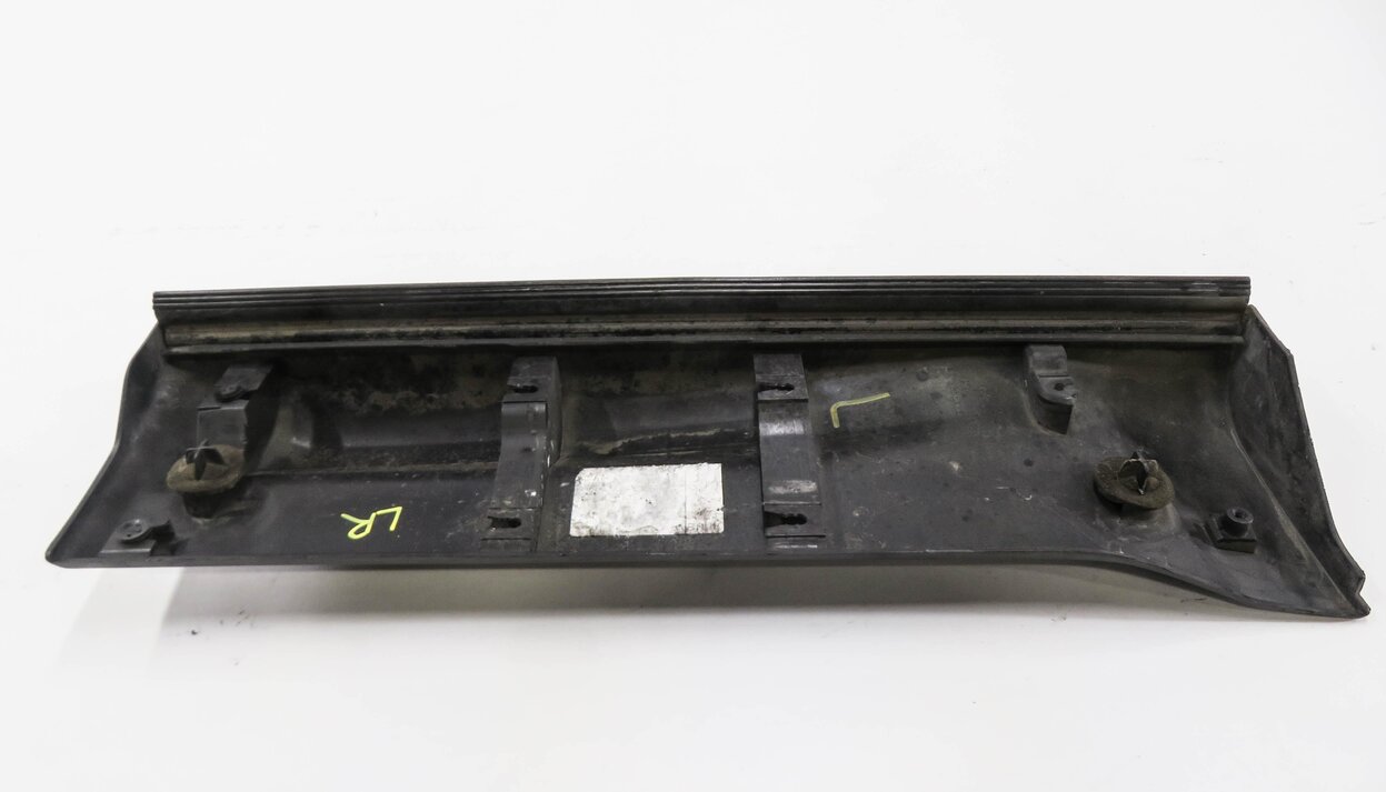 Thumbnail 4: 2012 RANGE ROVER SPORT (L320) LEFT REAR DOOR RUNNER TRIM MOULDING STRIP