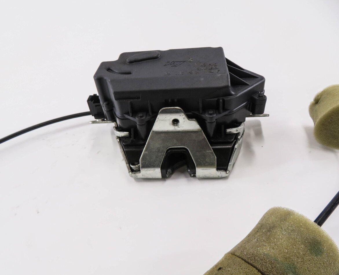 Thumbnail 4: 2008 MERCEDES GL450 (X164) REAR TRUNK LOCK LATCH ACTUATOR