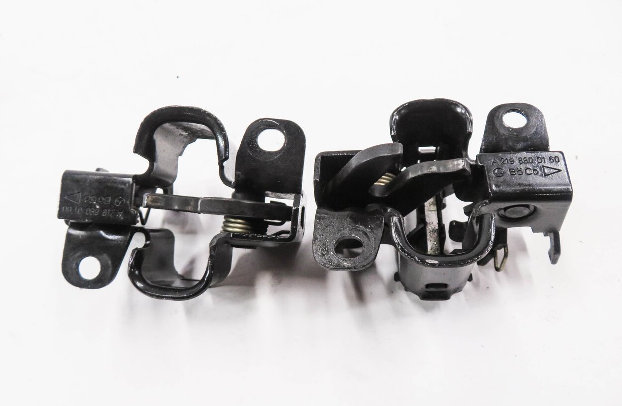 Thumbnail 4: 2008 MERCEDES GL450 (X164) FRONT LEFT & RIGHT LOWER HOOD LOCK LATCH SET