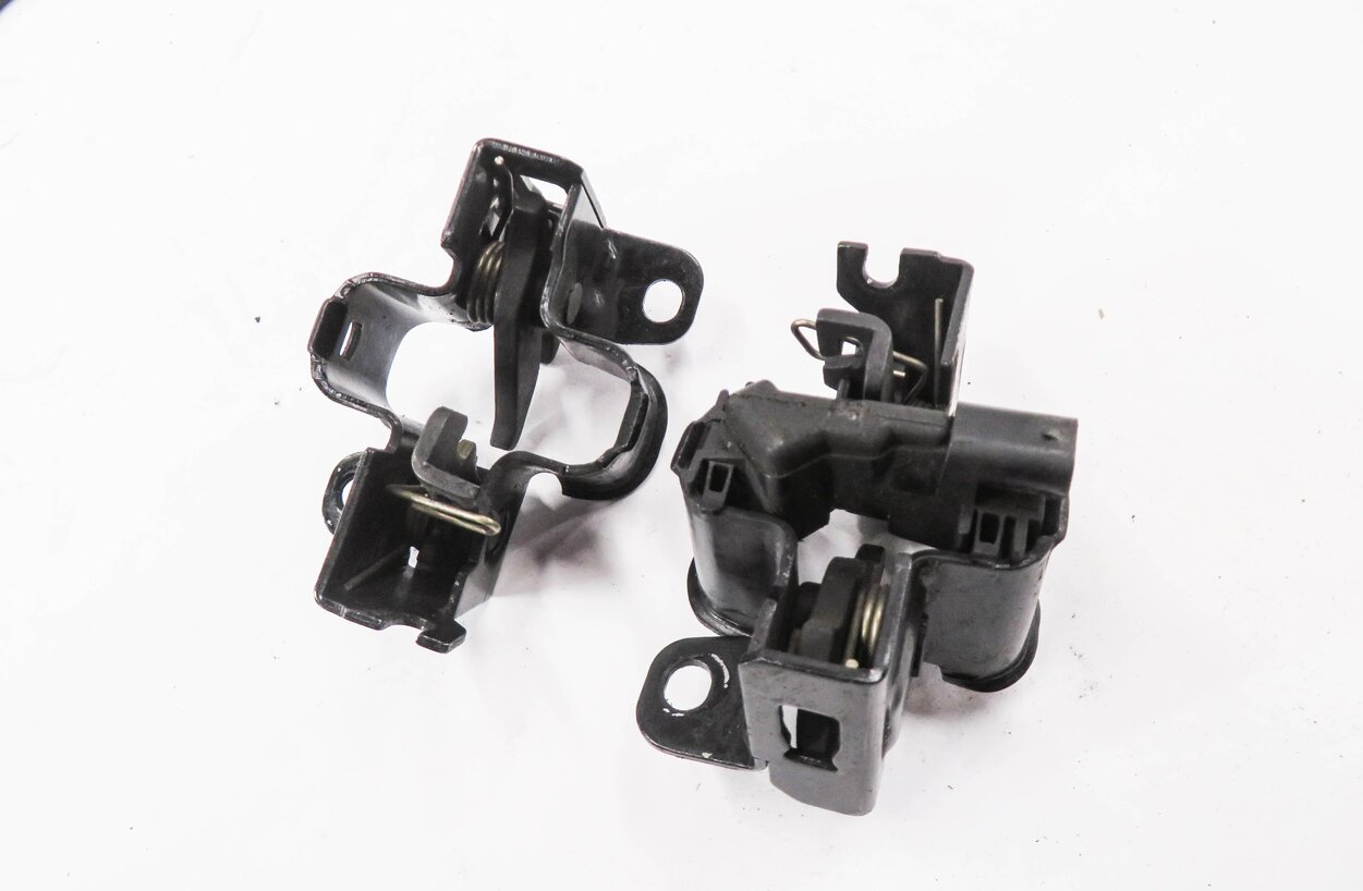 Thumbnail 5: 2008 MERCEDES GL450 (X164) FRONT LEFT & RIGHT LOWER HOOD LOCK LATCH SET