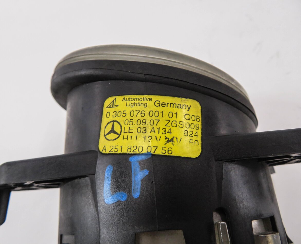 Thumbnail 5: 2006-2013 MERCEDES C300 C350 GL320 GL450 GL550 ML320 ML350 - LEFT FOGLIGHT LAMP