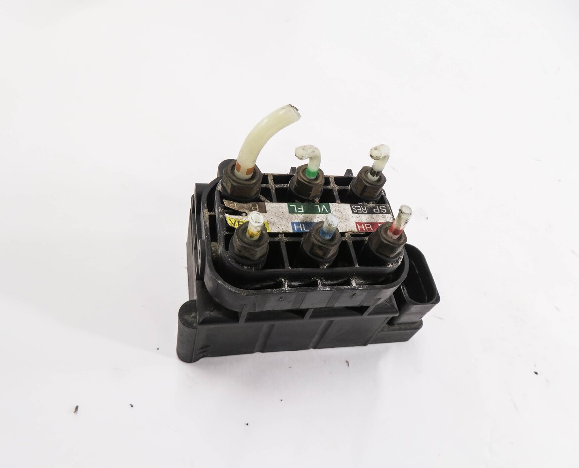 Thumbnail 2: 2008 MERCEDES GL450 (X164) AIR SUSPENSION VALVE BLOCK