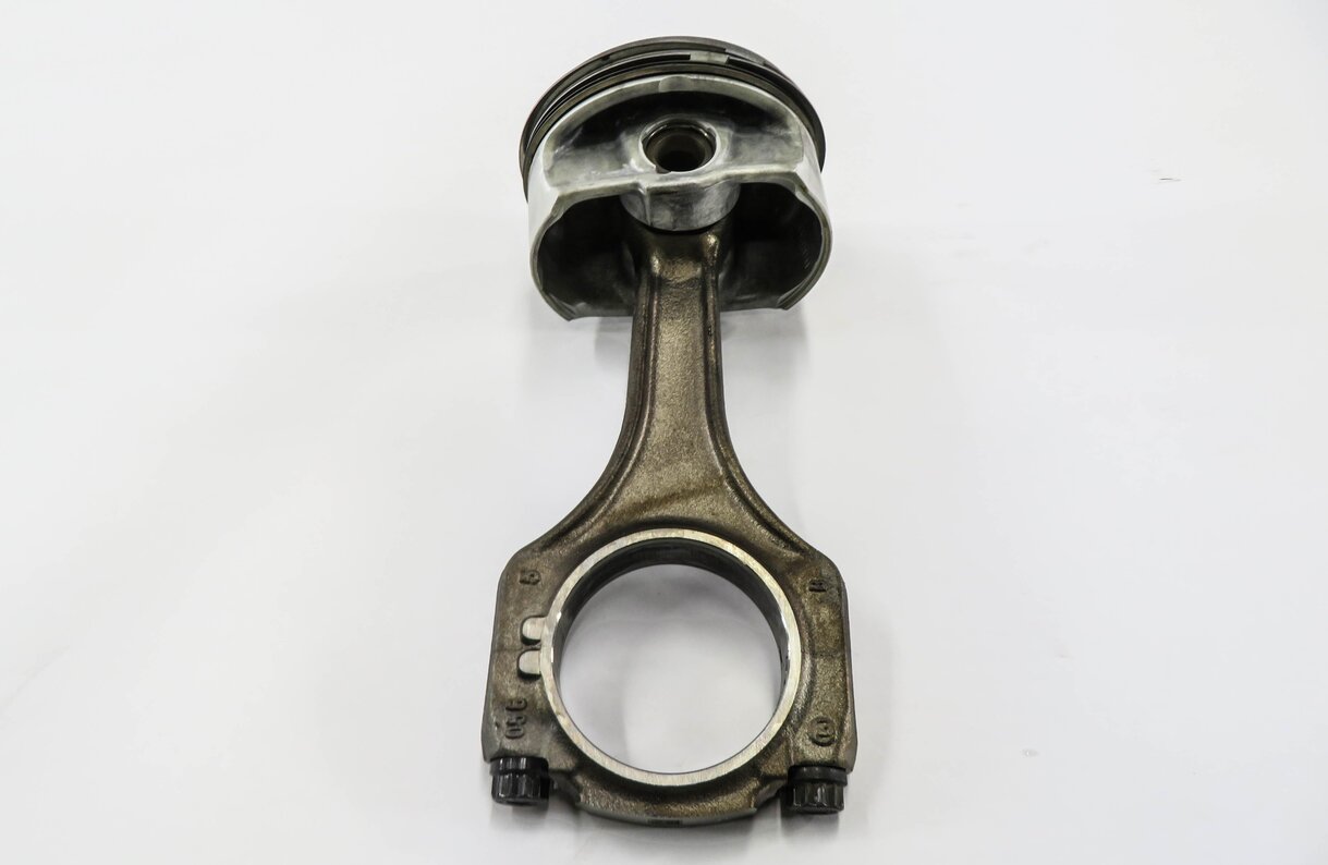 Thumbnail 3: 06-10 BMW M3 M5 M6 (E90 E91 E92 E93 E60 E63 E64) S65 S85 ENGINE - RIGHT PISTON