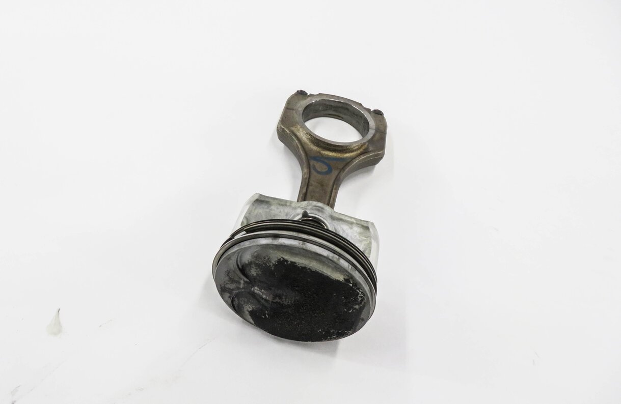 06-10 BMW M3 M5 M6 (E90 E91 E92 E93 E60 E63 E64) S65 S85 ENGINE - RIGHT PISTON