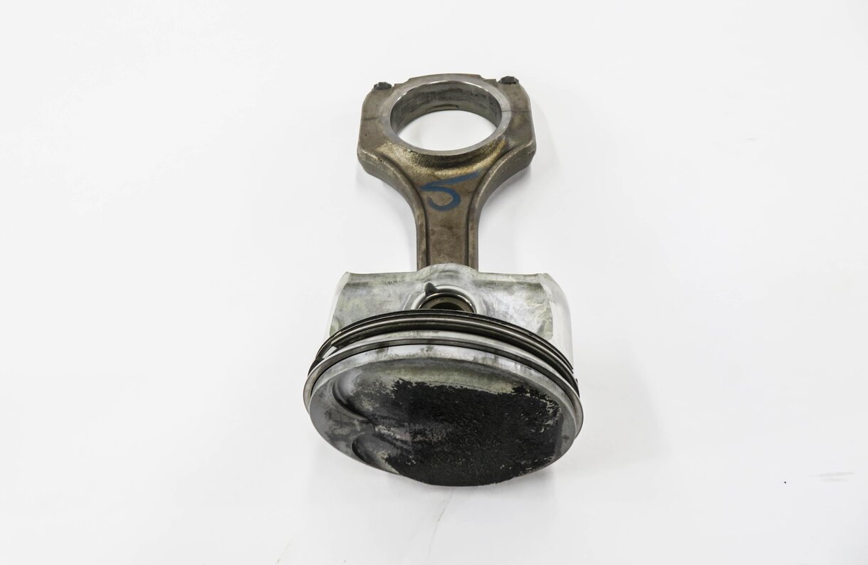 Thumbnail 2: 06-10 BMW M3 M5 M6 (E90 E91 E92 E93 E60 E63 E64) S65 S85 ENGINE - RIGHT PISTON
