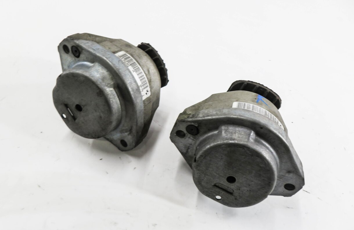 Thumbnail 7: 2006 BMW M6 ///M (E63) 5.0L S85 V10 ENGINE - LEFT & RIGHT MOTOR MOUNT SET-2
