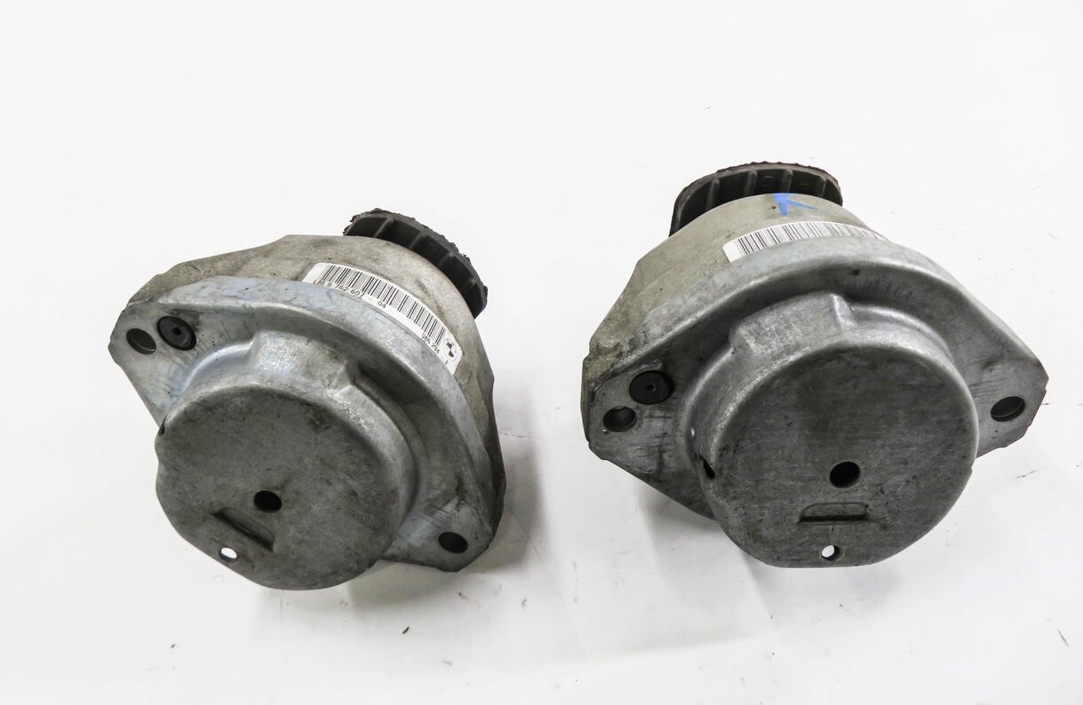 Thumbnail 8: 2006 BMW M6 ///M (E63) 5.0L S85 V10 ENGINE - LEFT & RIGHT MOTOR MOUNT SET-2
