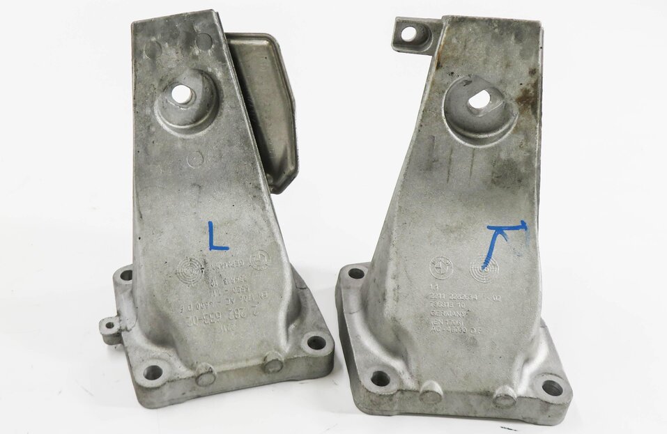 Thumbnail 2: 2006 BMW M6 ///M (E63) 5.0L S85 V10 ENGINE LEFT & RIGHT MOTOR MOUNT BRACKET SET