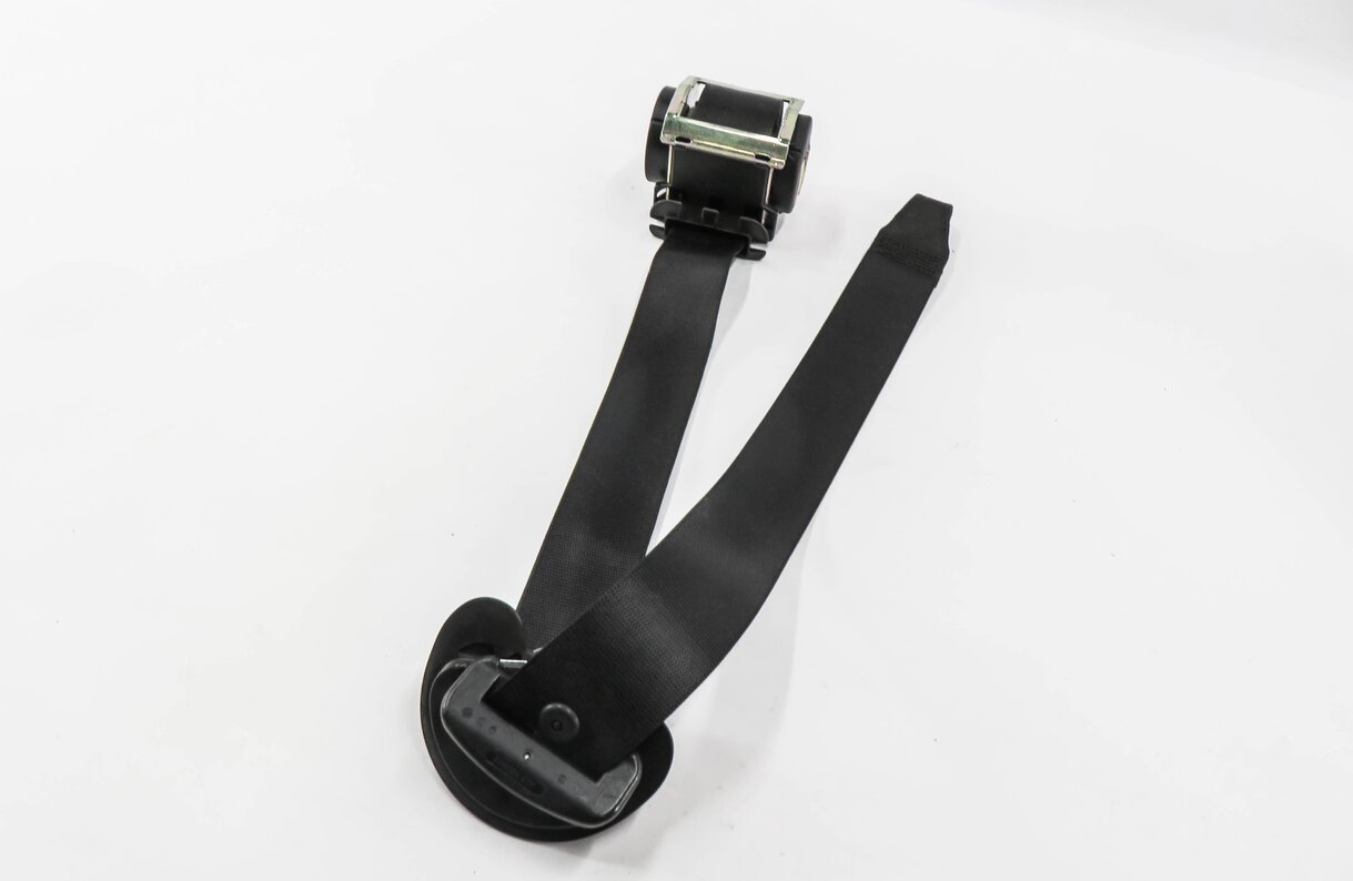 04-07 BMW 645i 650i M6 ///M (E63) LEFT FRONT DRIVER SEATBELT RETRACTOR (BLACK)