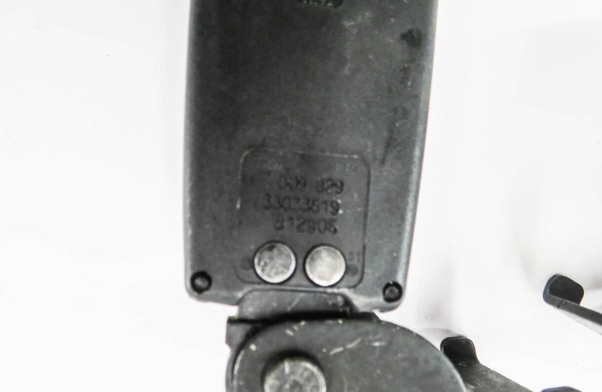 Thumbnail 4: 2006 BMW M6 ///M (E63) REAR SEAT SEATBELT BUCKLE RECEIVER SET-2