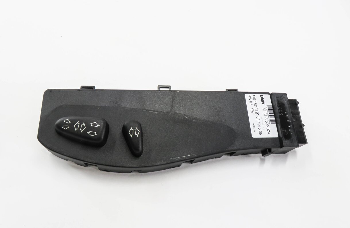 Thumbnail 2: 2006 BMW M6 ///M (E63) RIGHT FRONT PASSENGER SEAT ADJUSTMENT SWITCH BUTTON