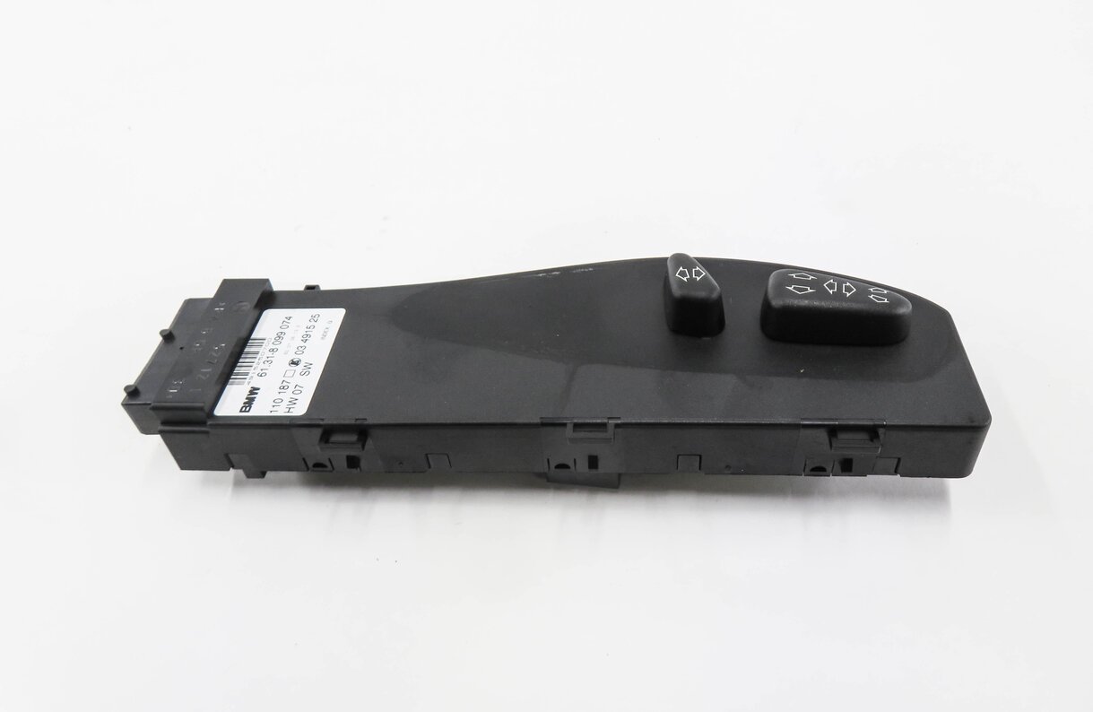 Thumbnail 3: 2006 BMW M6 ///M (E63) RIGHT FRONT PASSENGER SEAT ADJUSTMENT SWITCH BUTTON