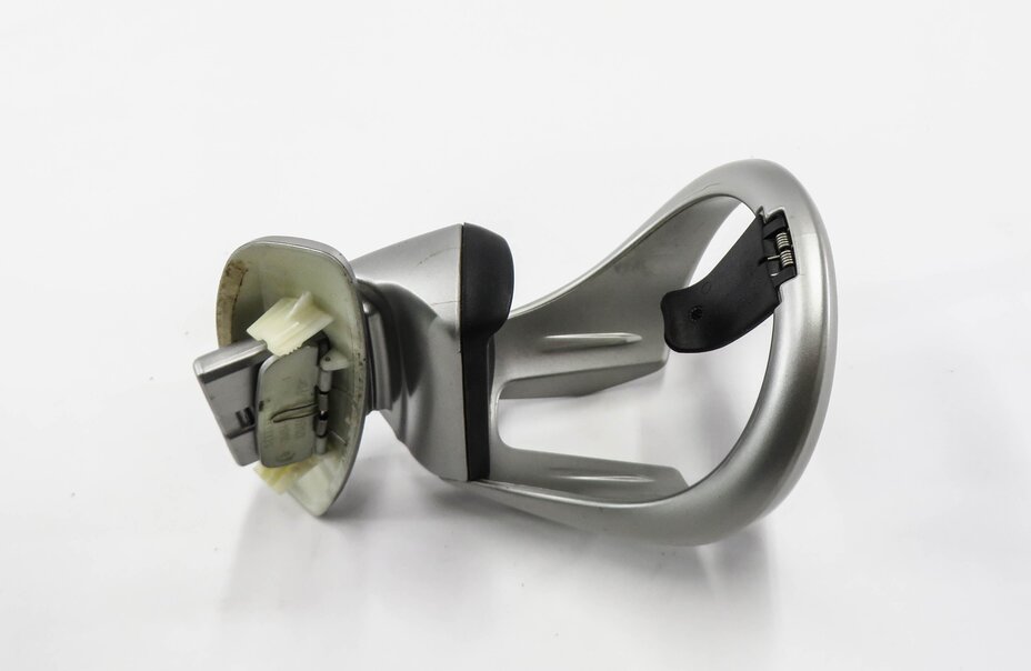 Thumbnail 2: 2006 BMW M6 ///M (E63) FRONT CENTER CONSOLE CUP HOLDER DRINK HOLDER