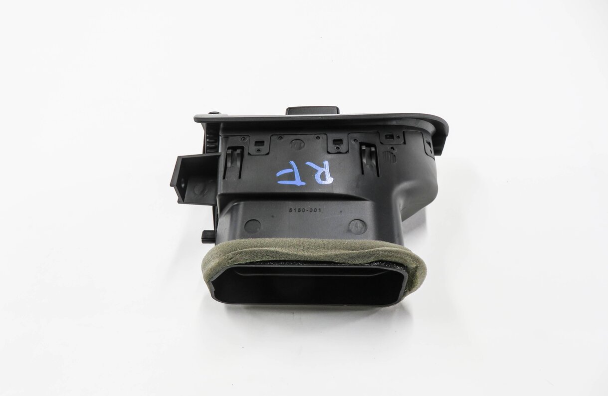 Thumbnail 3: 2006 BMW M6 ///M (E63) RIGHT FRONT PASSENGER DASH HEATER A/C AIR VENT