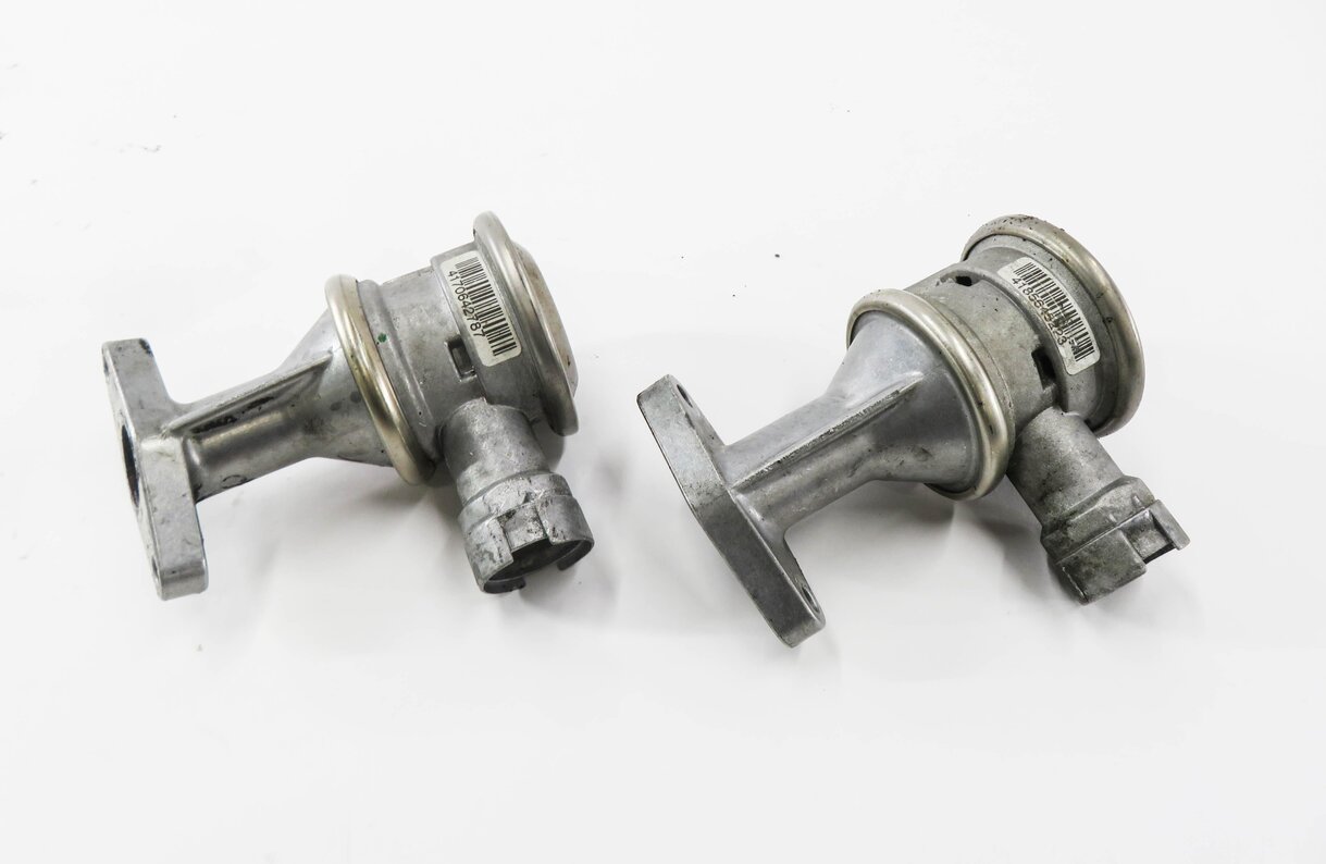 Thumbnail 4: 2006 BMW M6 ///M (E63) 5.0L S85 V10 ENGINE - AIR INJECTION CHECK VALVE SET-2