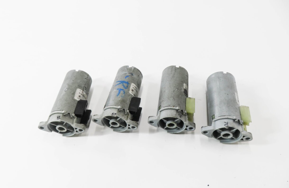 Thumbnail 8: 2006 BMW M6 ///M (E63) RIGHT FRONT PASSENGER SEAT ADJSUTMENT MOTOR SET-4