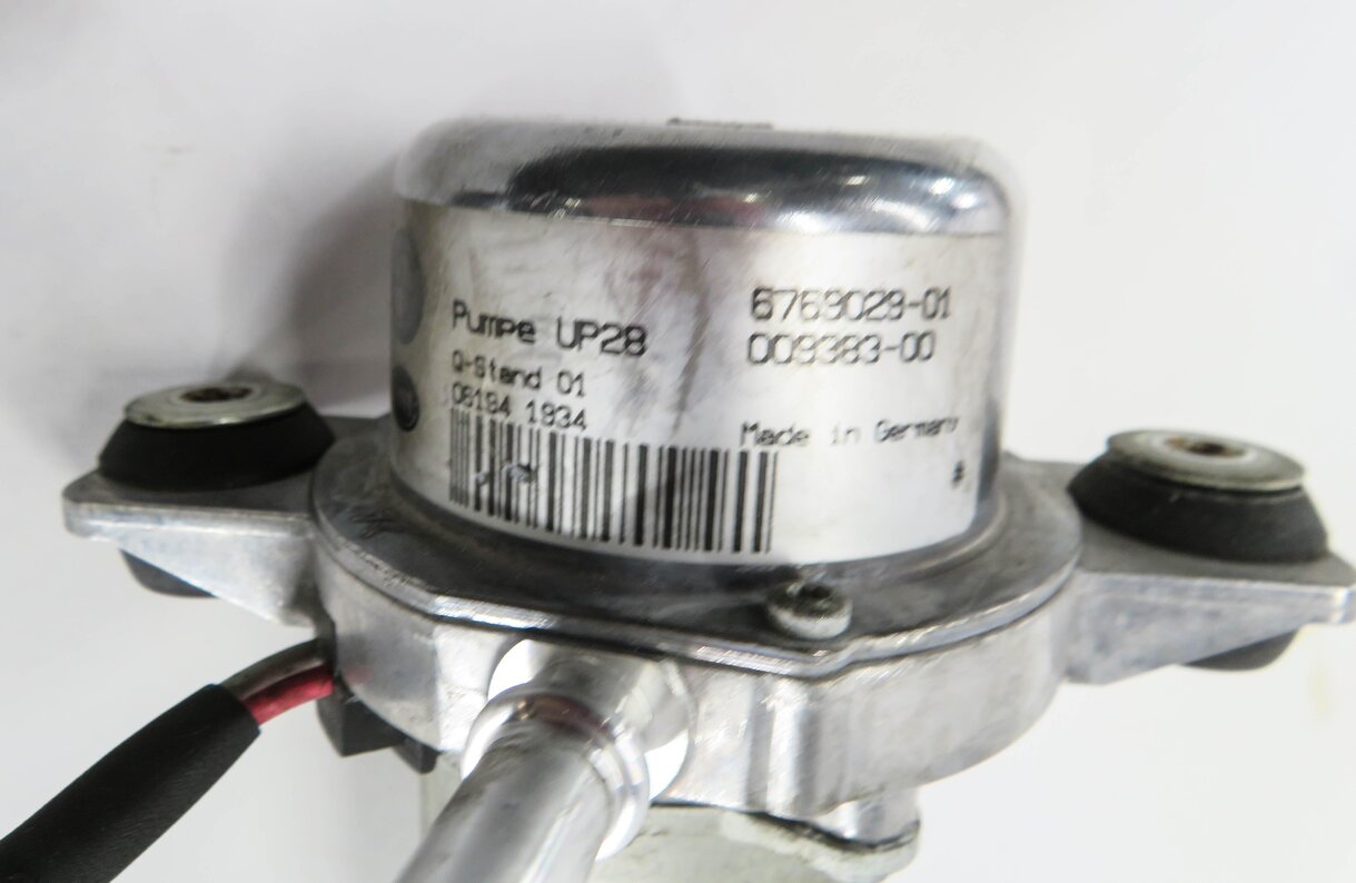 Thumbnail 5: 2006 BMW M6 ///M (E63) 5.0L S85 V10 ENGINE - BRAKE VACUUM PUMP