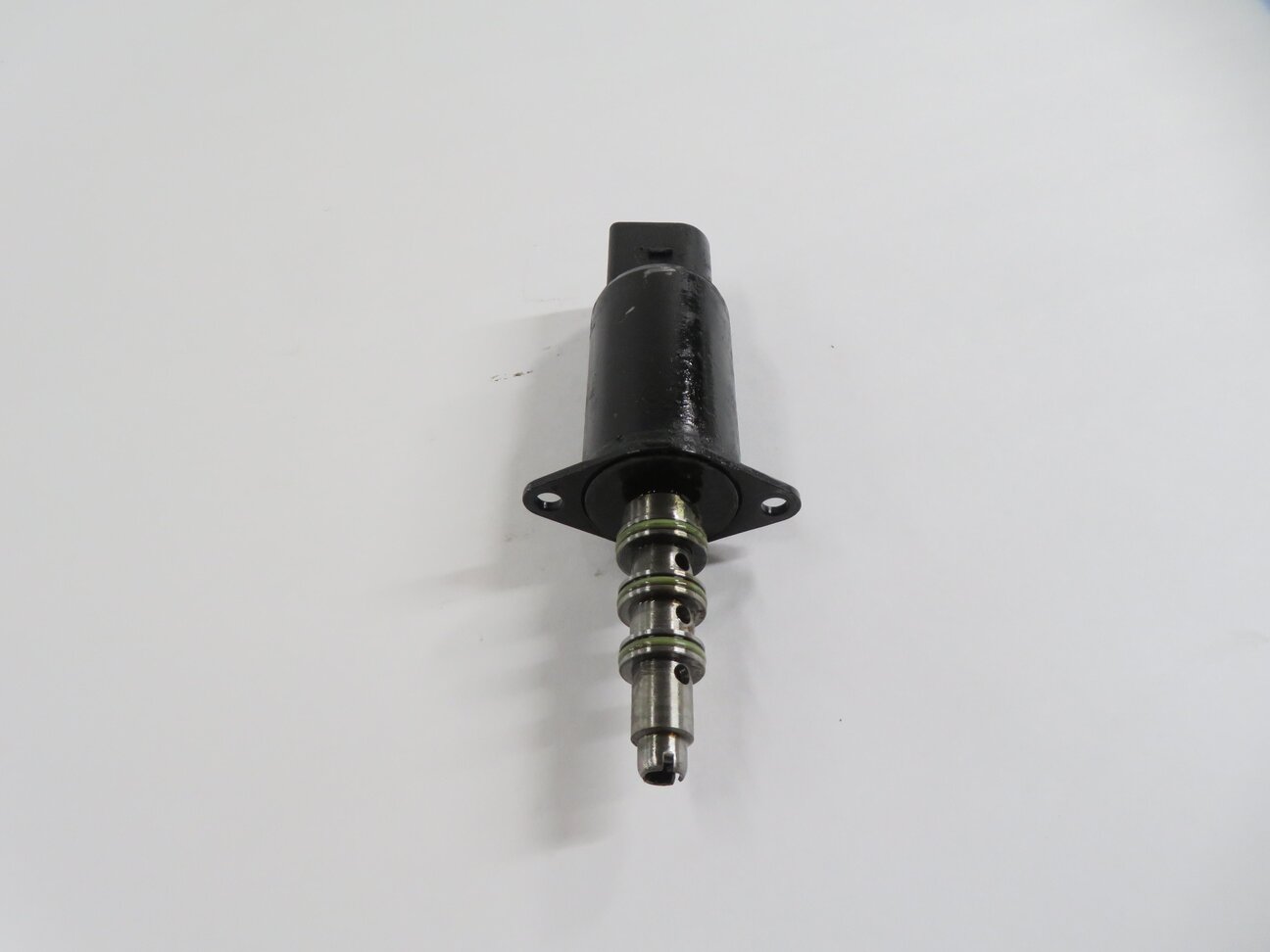 Thumbnail 3: 2006 BMW M6 ///M (E63) 5.0L S85 V10 ENGINE - VVT VANOS TIMING SOLENOID