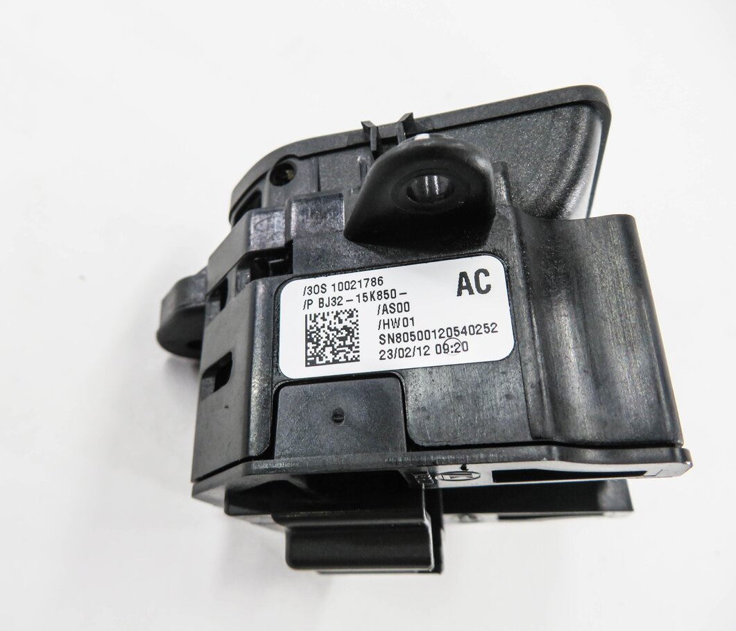 Thumbnail 5: 2012 RANGE ROVER EVOQUE (L538) PARKING BRAKE SWITCH