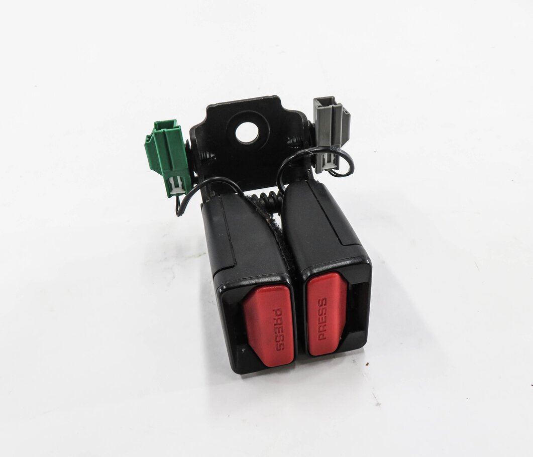 Thumbnail 1: 12 RANGE ROVER EVOQUE (L538) REAR RIGHT & CENTER SEAT SEATBELT BUCKLE RECEIVERS