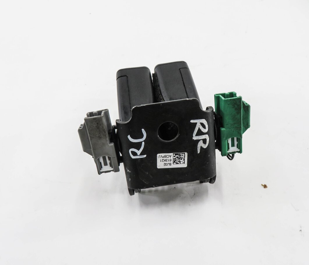 Thumbnail 3: 12 RANGE ROVER EVOQUE (L538) REAR RIGHT & CENTER SEAT SEATBELT BUCKLE RECEIVERS