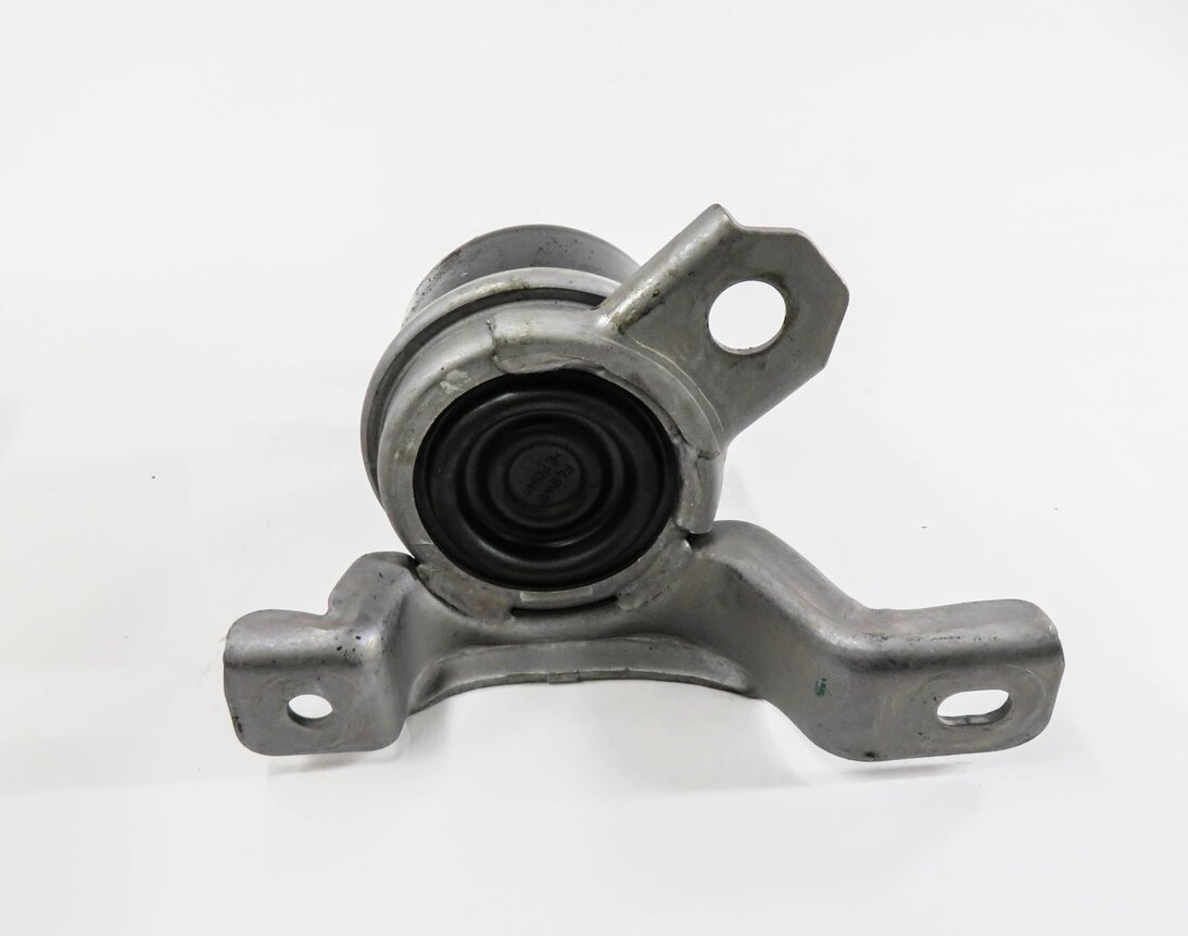 Thumbnail 3: 2012 RANGE ROVER EVOQUE (L538) 2.0L TURBO ENGINE- RIGHT MOTOR MOUNT BRACKET