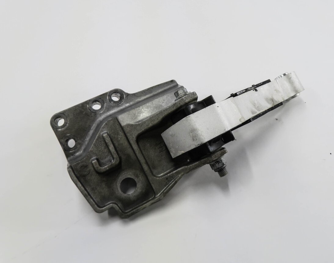 2012 RANGE ROVER EVOQUE (L538) 2.0L TURBO ENGINE- UPPER MOTOR MOUNT BRACKET