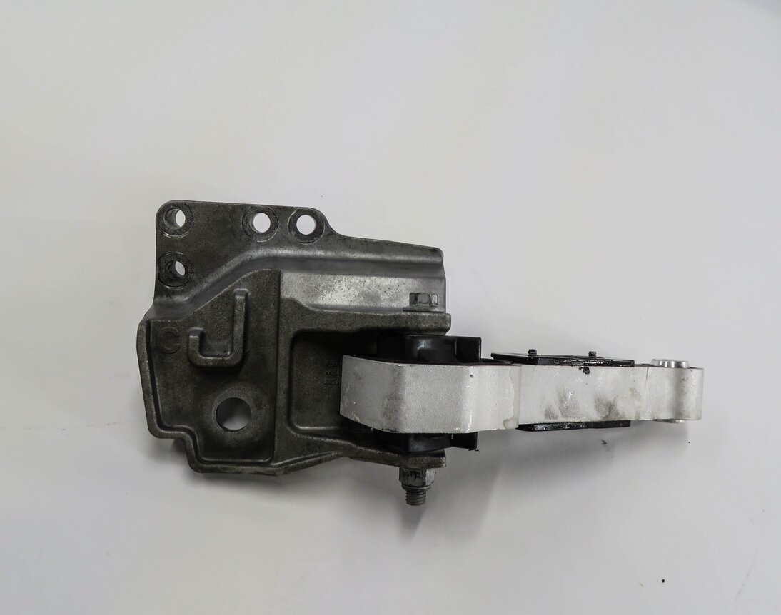 Thumbnail 2: 2012 RANGE ROVER EVOQUE (L538) 2.0L TURBO ENGINE- UPPER MOTOR MOUNT BRACKET