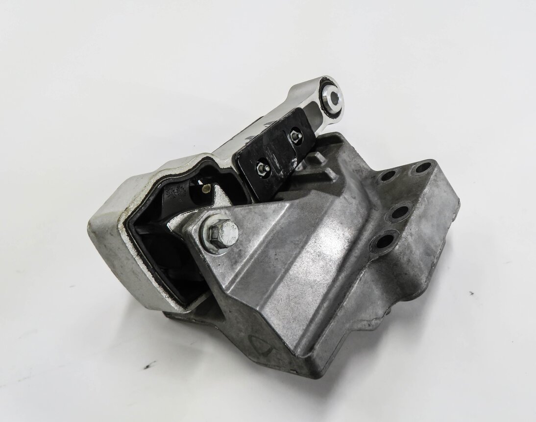 Thumbnail 3: 2012 RANGE ROVER EVOQUE (L538) 2.0L TURBO ENGINE- UPPER MOTOR MOUNT BRACKET