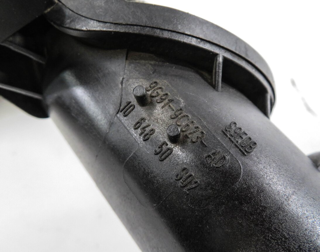 Thumbnail 4: 2012 RANGE ROVER EVOQUE (L538) 2.0L TURBO ENGINE- AIR INTAKE HOSE DUCT PIPE