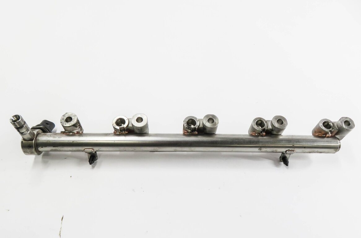 Thumbnail 3: 2012 RANGE ROVER EVOQUE (L538) 2.0L TURBO ENGINE- FUEL RAIL INJECTOR RAIL