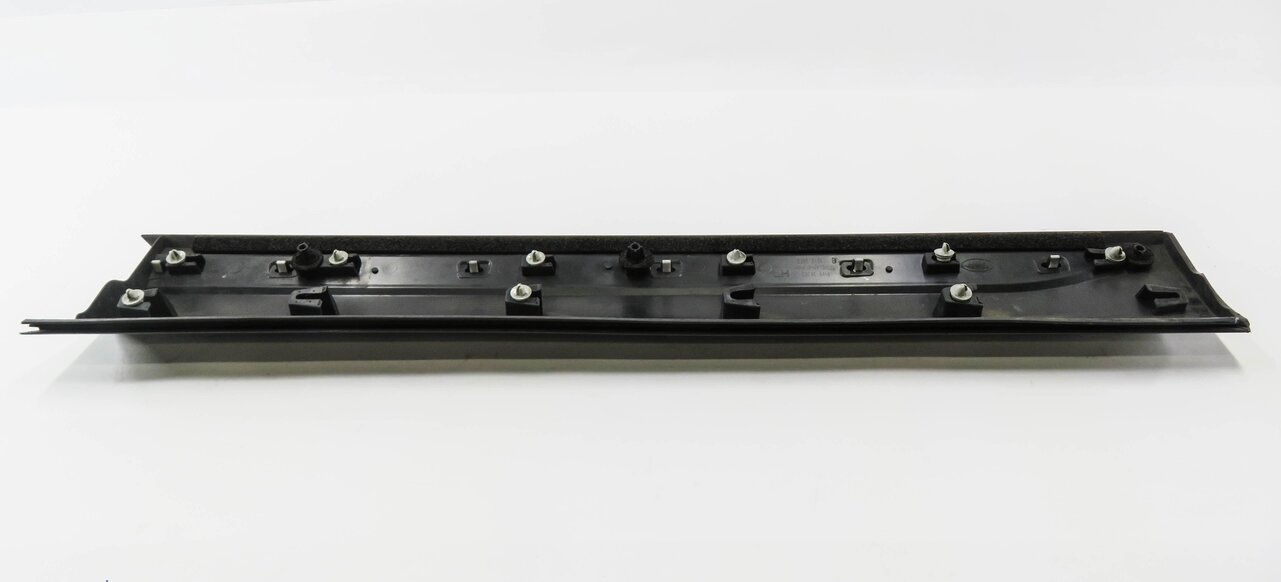 Thumbnail 4: 2012 RANGE ROVER EVOQUE (L538) LEFT FRONT DOOR LOWER TRIM MOULDING PANEL (BLACK)