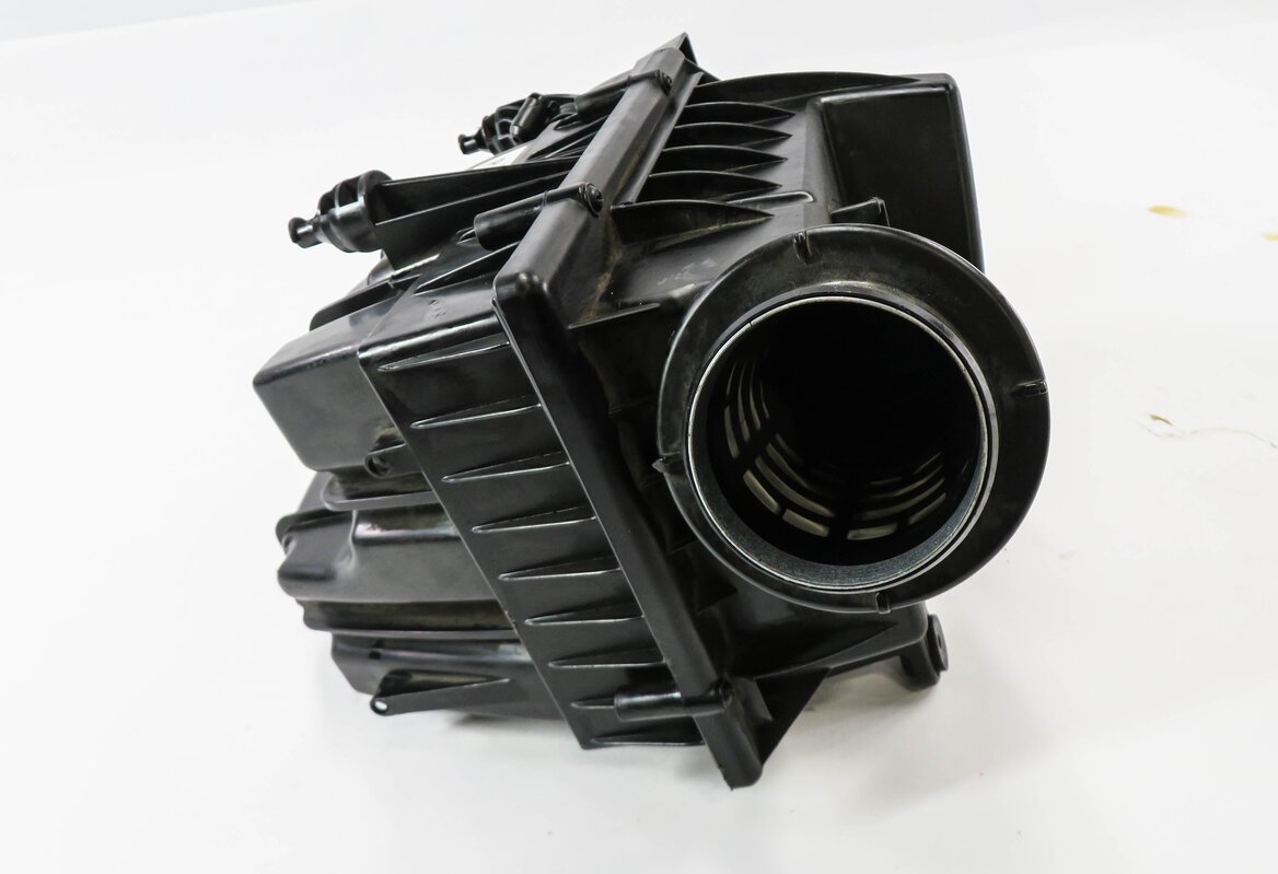 Thumbnail 3: 2012-2013 RANGE ROVER EVOQUE (L538) AIR FILTER BOX AIR CLEANER HOUSING