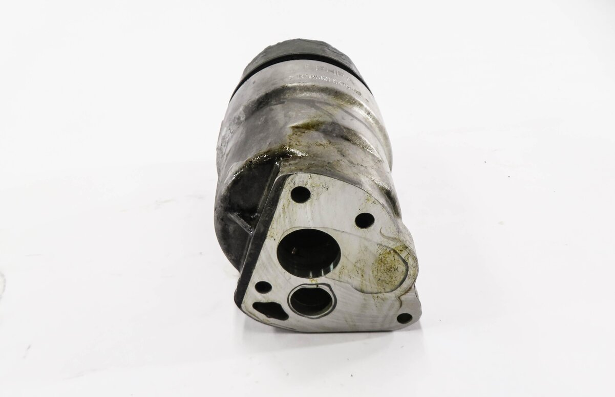 Thumbnail 3: 2010 RANGE ROVER SPORT (L320) 5.0L AJ133 V8 ENGINE - OIL FILTER HOUSING w/ CAP